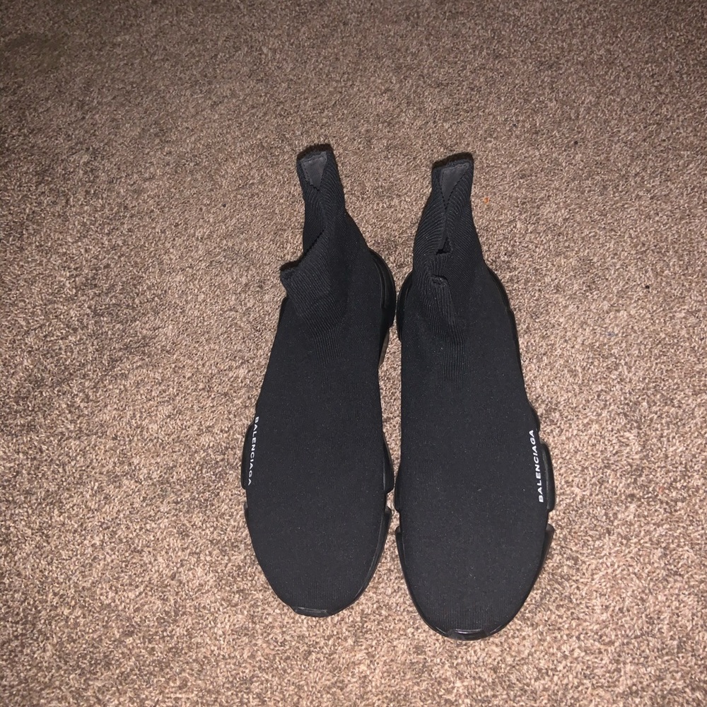 Balenciagas speed trainers triple black